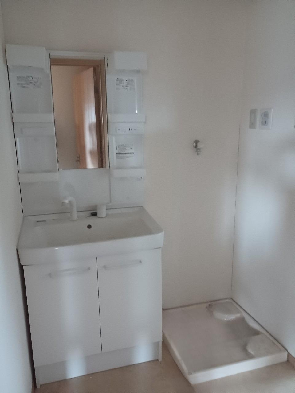 ヴェルジェ畑中の洗面所|朝の支度がスムーズに決まる、使い勝手の良い洗面スペース。