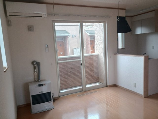 ヴェルジェ畑中の居間・リビング|「広いって正義。」そう思わせてくれる、余裕ある1LDK。