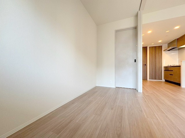 コンフォリア新大阪宮原Qの寝室