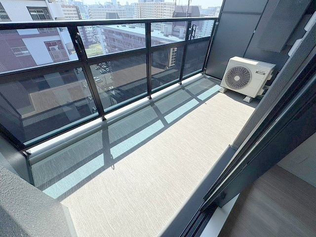 コンフォリア新大阪宮原Qのバルコニー