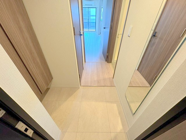 コンフォリア新大阪宮原Qの玄関