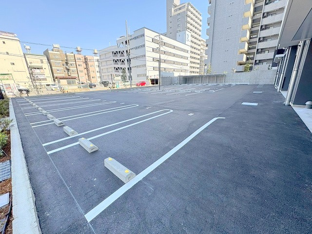 コンフォリア新大阪宮原Qの駐車場