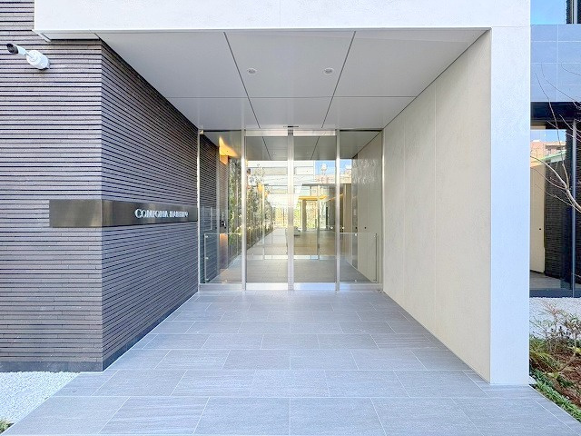 コンフォリア新大阪宮原Qのエントランス