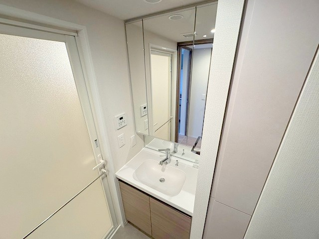 コンフォリア新大阪宮原Qの独立洗面台