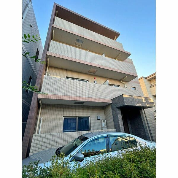 レジデンスサルバトーレの駐車場