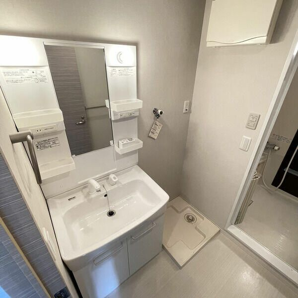 レジデンスサルバトーレの独立洗面台