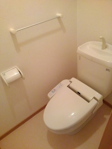 メゾン　アクティブ　Ｂのトイレ|清潔感のあるトイレです