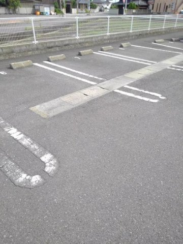 メゾン　アクティブ　Ｂの駐車場|カースペースがあります