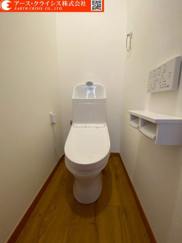 【トイレ】 | 流山市三輪野山1丁目 | 落ち着いた内装で来客時にも安心。住まい全体の快適性を支える大切な設備です。清潔感のあるトイレスペースは、毎日気持ちよく利用できる空間。シンプルで使いやすい設計です。