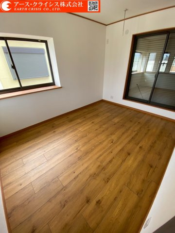 【洋室】 | 流山市三輪野山1丁目 | 収納スペースを活かしやすい洋室設計。季節物の衣類や趣味のアイテムも整理しやすく、室内をすっきり保てます。家族それぞれの“自分時間”を充実させる一室です。