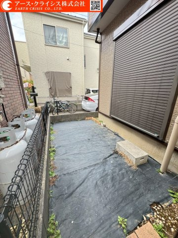 【庭】 | 流山市三輪野山1丁目 | コンパクトながらプライベート感のある庭スペース。ガーデニングや家庭菜園など、暮らしに彩りを添える使い方が可能です。戸建ならではの楽しみを日常に取り入れられます。