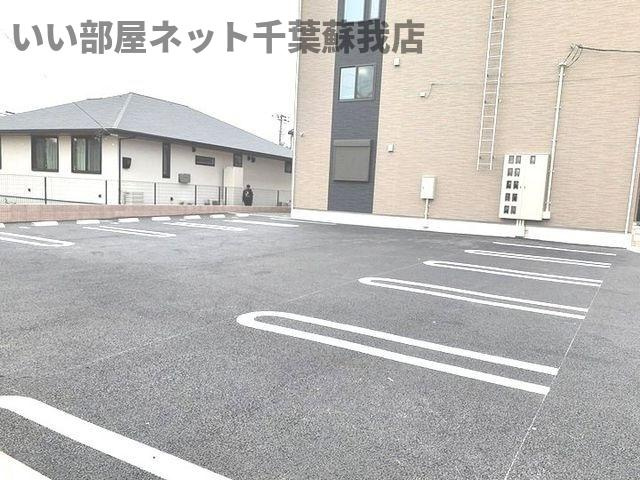 カエラ・シェリの駐車場|駐車スペースもあります