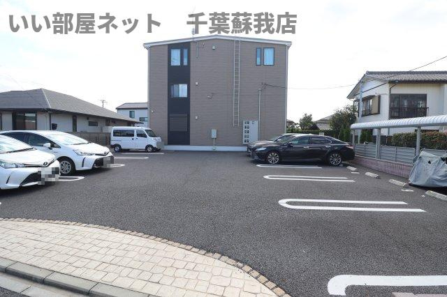 カエラ・シェリの駐車場|車をお持ちの方に嬉しい駐車場付きの物件です