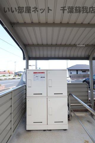 カエラ・シェリのエントランス|宅配ボックスがあると、自分の時間を有効活用できますね！