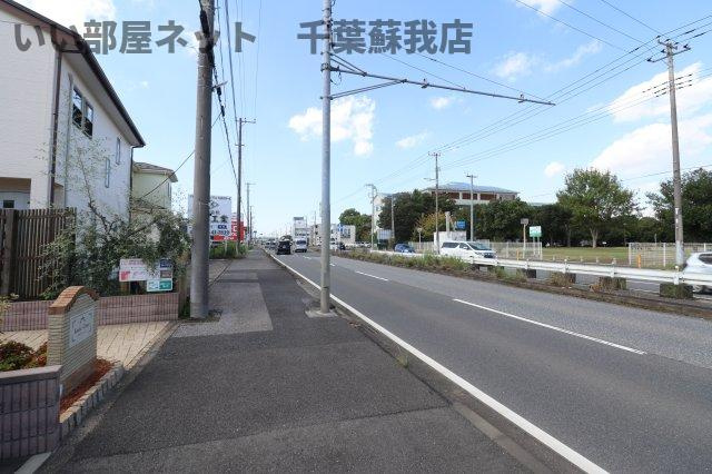 カエラ・シェリの周辺
