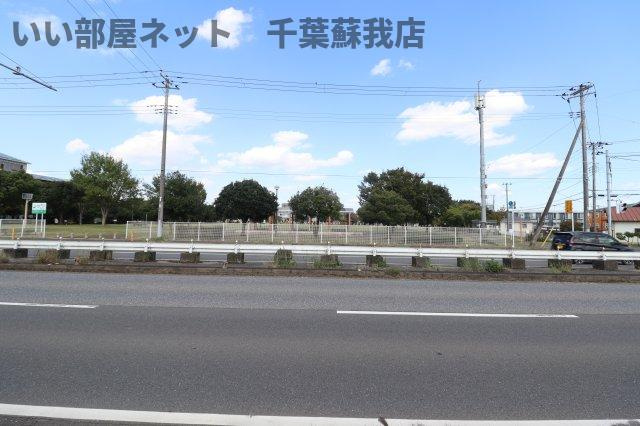 カエラ・シェリの周辺
