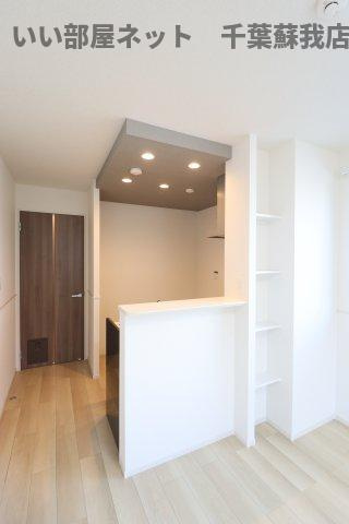 カエラ・シェリの居間・リビング|こちらの居間で趣味の時間をお楽しみください
