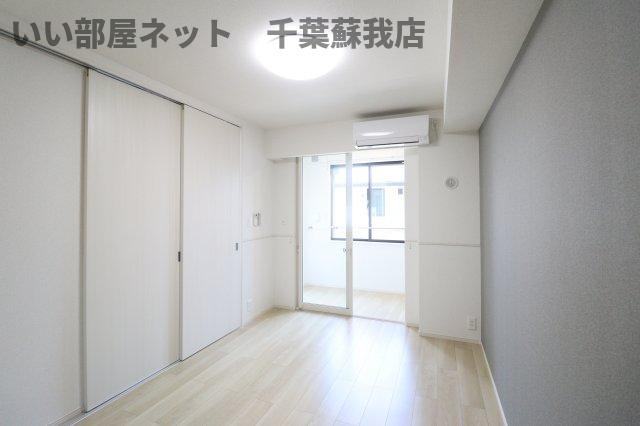 カエラ・シェリの寝室|使い勝手のいい寝室です