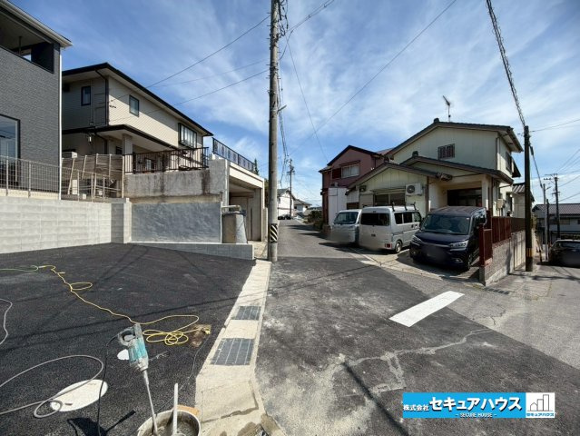 【今からご案内可能】知多市巽ヶ丘4丁目　全２棟の前面道路含む現地写真|事前予約にて現地ご見学いただけます！お気軽にお問い合わせください♪
■株式会社　セキュアハウス■
住宅ローンに強く、知識、経験豊富なスタッフ在籍
お客様に寄り添い、ご成約後もサポート致します。