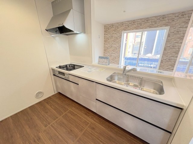 三郷市彦糸1丁目　新築戸建　全6棟　2号棟のキッチン|同施工会社の参考写真になります。