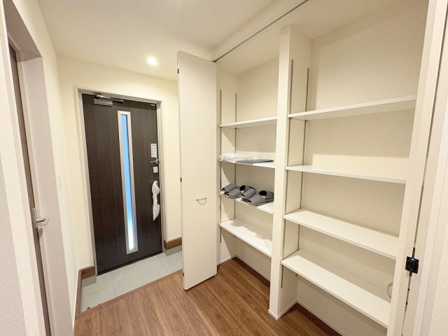 三郷市彦糸1丁目　新築戸建　全6棟　2号棟の玄関|同施工会社の参考写真になります。