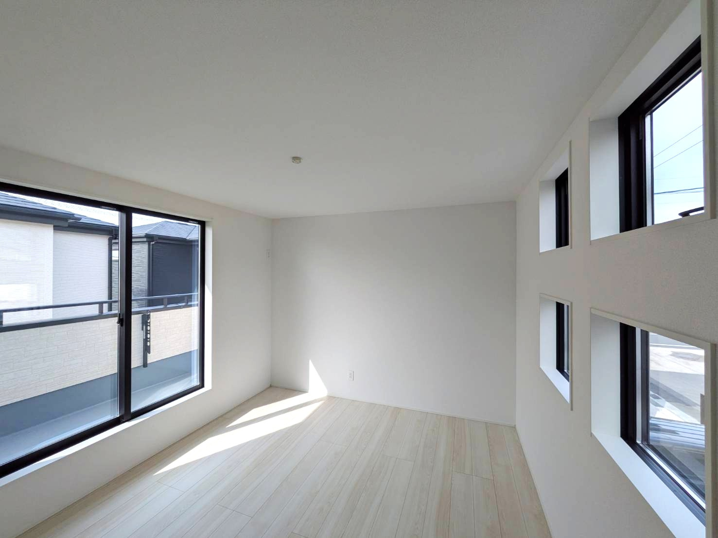 岡山市南区藤田7期②号棟グラファーレの寝室|◆2階南西洋室7.25帖です。主寝室にいかがでしょうか。