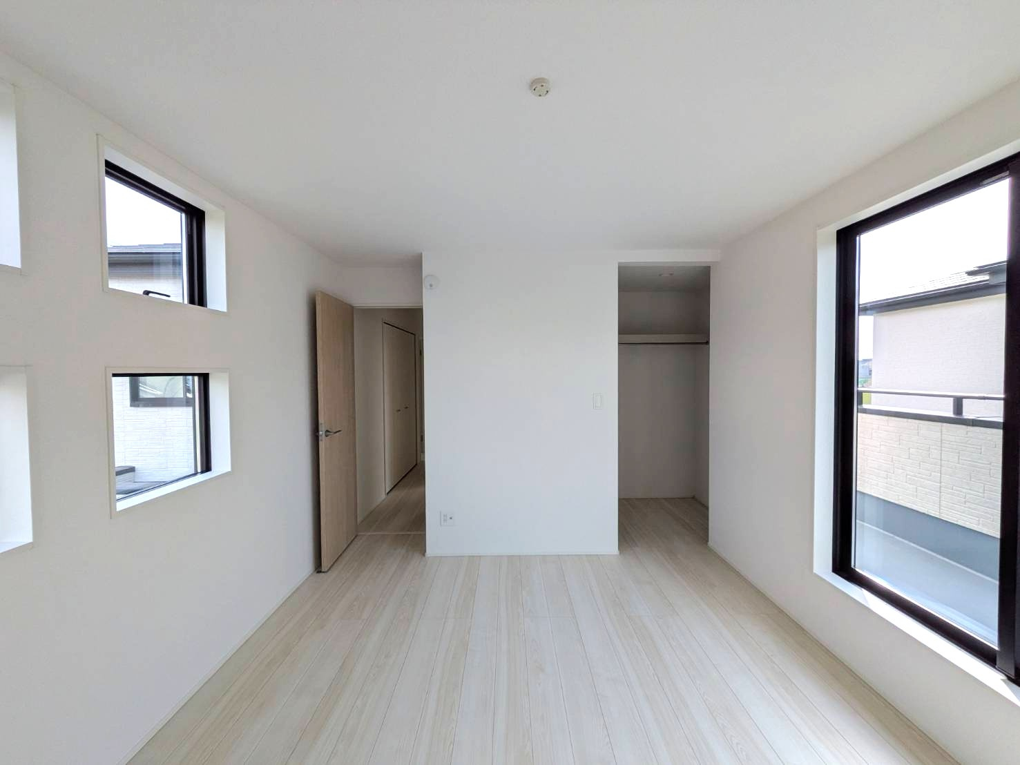 岡山市南区藤田7期②号棟グラファーレの収納|◆2階南西洋室に大容量ウォークインクロゼット1.5帖が備わっています。