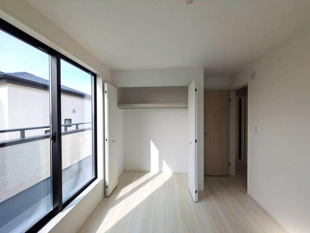 岡山市南区藤田7期②号棟グラファーレの洋室|◆2階南東洋室5.25帖の様子です。