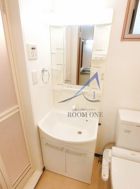 ルーチェ要町の洗面所|独立洗面台です。