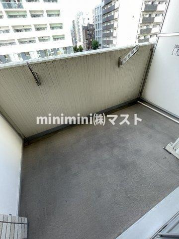 プレサンス難波元町のバルコニー