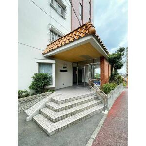 福岡市中央区桜坂３丁目の賃貸マンションのエントランス
