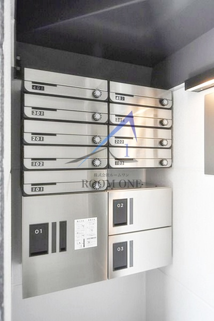 グランクオール秋葉原のその他共用部分|集合ポストと宅配ボックスです。