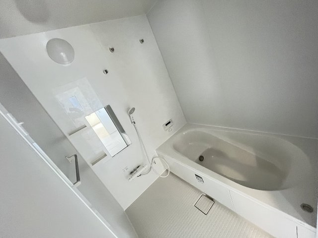 【内装】 | 大野城市若草2丁目2期・平屋　1号棟（全1棟）【仲介手数料無料・0円】 | 施工例。浴室です。施工例は完成時と異なる場合があります。