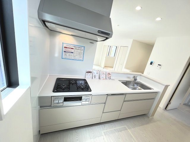 【キッチン】 | 大野城市若草2丁目2期・平屋　1号棟（全1棟）【仲介手数料無料・0円】 | 施工例。施工例は完成時と異なる場合があります。