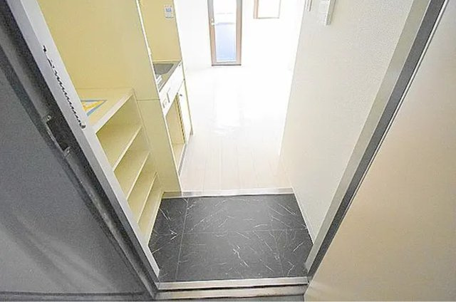 大阪市東淀川区の1棟売りマンションの玄関