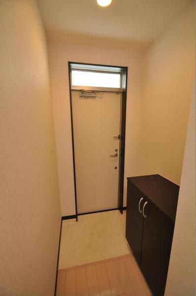 福岡市南区屋形原２丁目のアパートの玄関