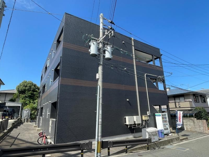 福岡市南区屋形原２丁目のアパートのエントランス