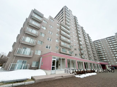 【外観】 | ラポール南郷の杜一号館 | スタイリッシュで洗練された外観が、毎日帰宅するのを楽しみにさせてくれます。上質なデザインが目を引き、住む人にも訪れる人にも好印象を与える美しい佇まいが魅力です。