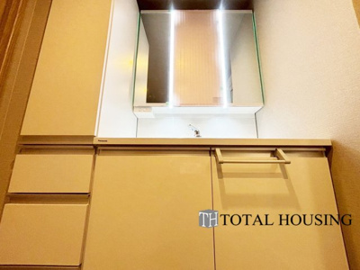 【エントランス】 | ラポール南郷の杜一号館 | マンションにはオートロックが設置されています。来訪者を事前に確認することができ、お子様のお留守番にも心強いです。