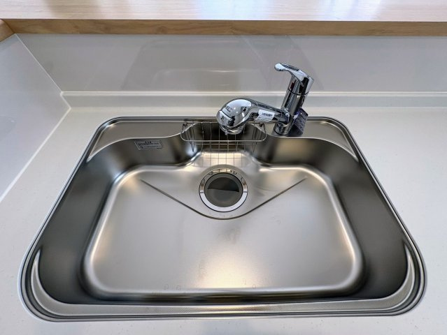 クレイドルガーデン糸満市喜屋武 第６・３号棟のキッチン|浄水器付きキッチンの流し台