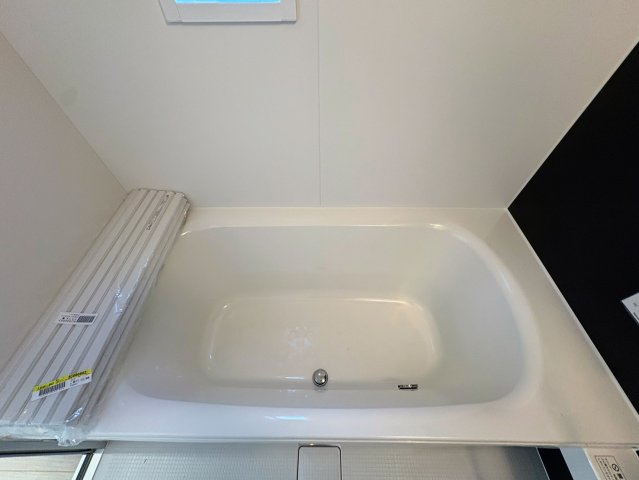 クレイドルガーデン糸満市喜屋武 第６・３号棟の浴室|追い焚き機能付きのバスタブ