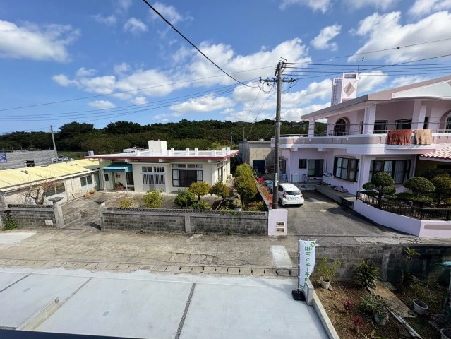 クレイドルガーデン糸満市喜屋武 第６・３号棟の展望|物件からの展望／並列３台駐車可能スペース付き