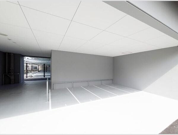 S-RESIDENCE堺湊駅前azureの駐車場