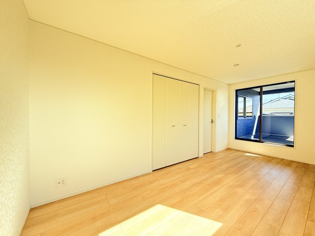 つくば市若葉第11　新築戸建の洋室|家具や小物を合わせやすいシンプルデザイン♪
広さや日当たりなど、写真では伝えきれない部分を現地で確認してみませんか？