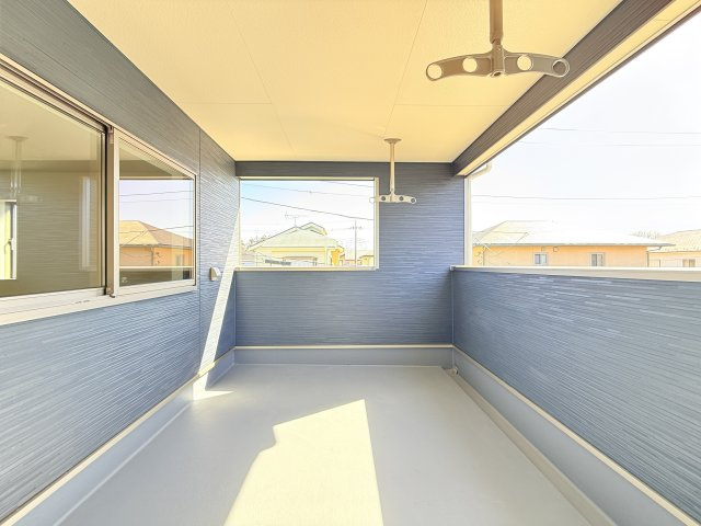 つくば市若葉第11　新築戸建のバルコニー|日当たりの良いバルコニーは外干しスペースにぴったりです◎