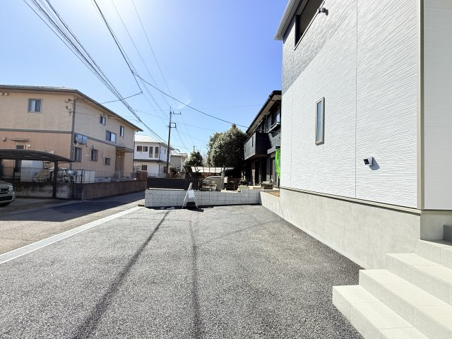 つくば市若葉第11　新築戸建の駐車場|カースペース並列3台程可能！