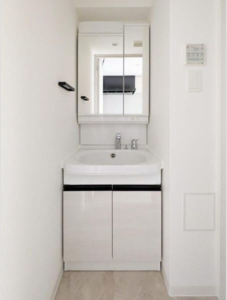 S-RESIDENCE堺湊駅前azureの独立洗面台