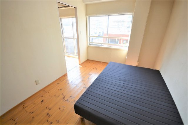 ベイアパートメントの洋室