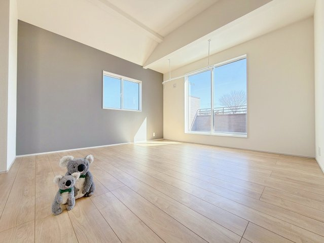 【洋室】 | 高崎市下小塙町　新築住宅 | さまざまにカスタマイズしていただけるシンプルなデザインの内装。ご自身で素敵な空間を創り上げられます。