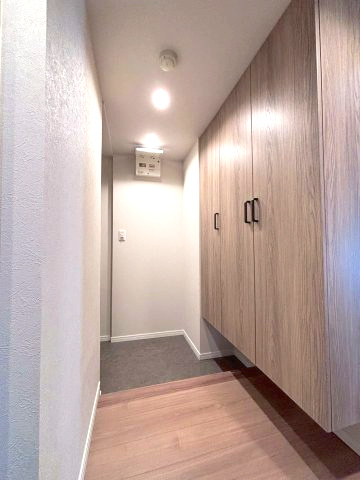 マンション大通の玄関